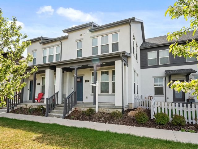5957 W Lake Ave, South Jordan