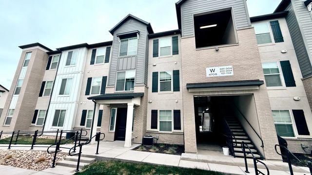 4708 W Sattler Ln W203, Riverton