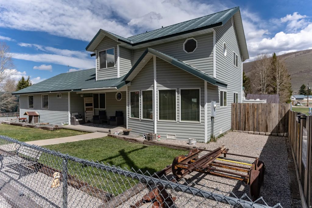 260 N Church St, Scofield