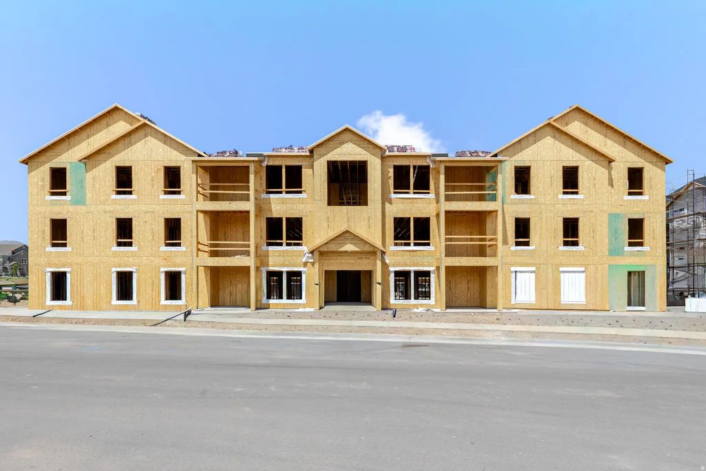 6687 W Twin Rocks Ln E202, Herriman
