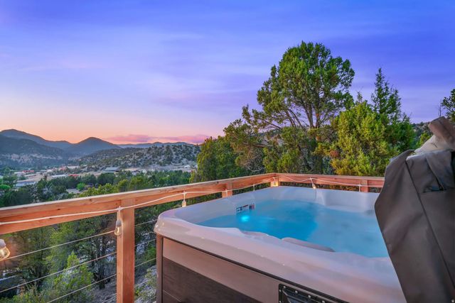 360 E Overlook Ln, Glendale