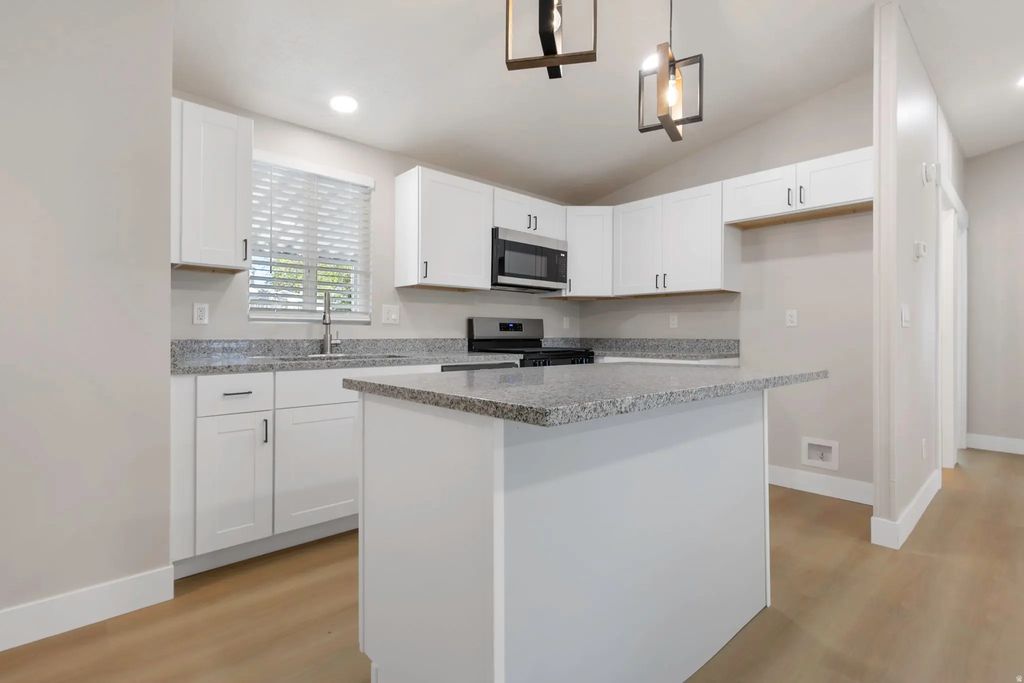 96 Barrington Way, Layton