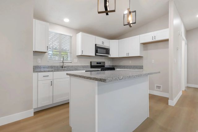 96 Barrington Way, Layton