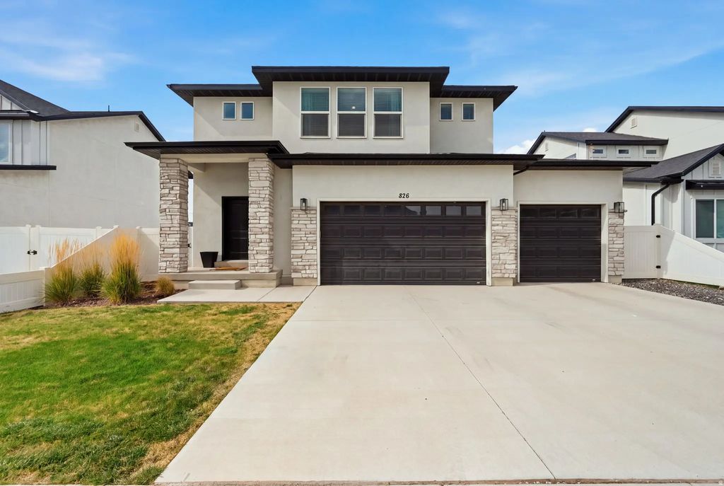 826 W Walnut Bark Ln, Mapleton