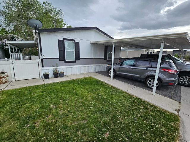 461 W 9260 S 18, Sandy