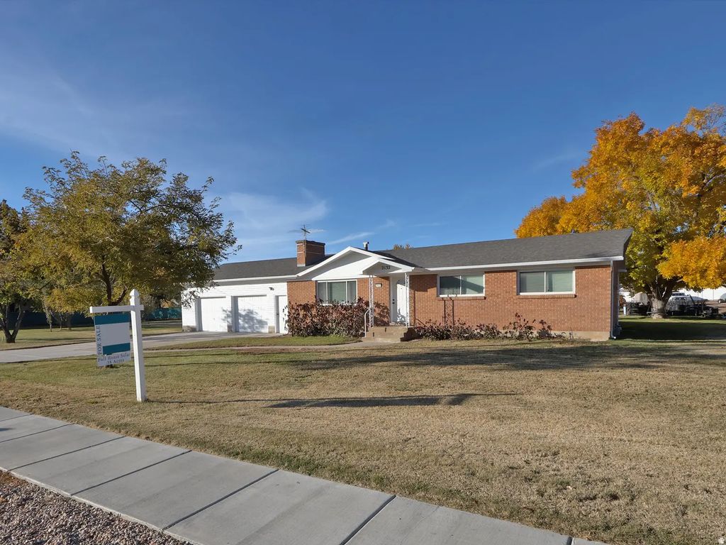 2132 W 800 N, Clinton