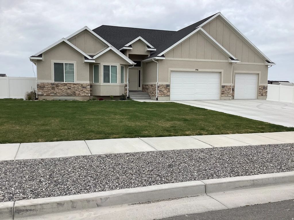 796 W Cherry Orchard Ln, Grantsville