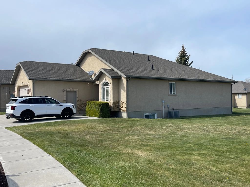 2054 Cottage Ln, Garden City