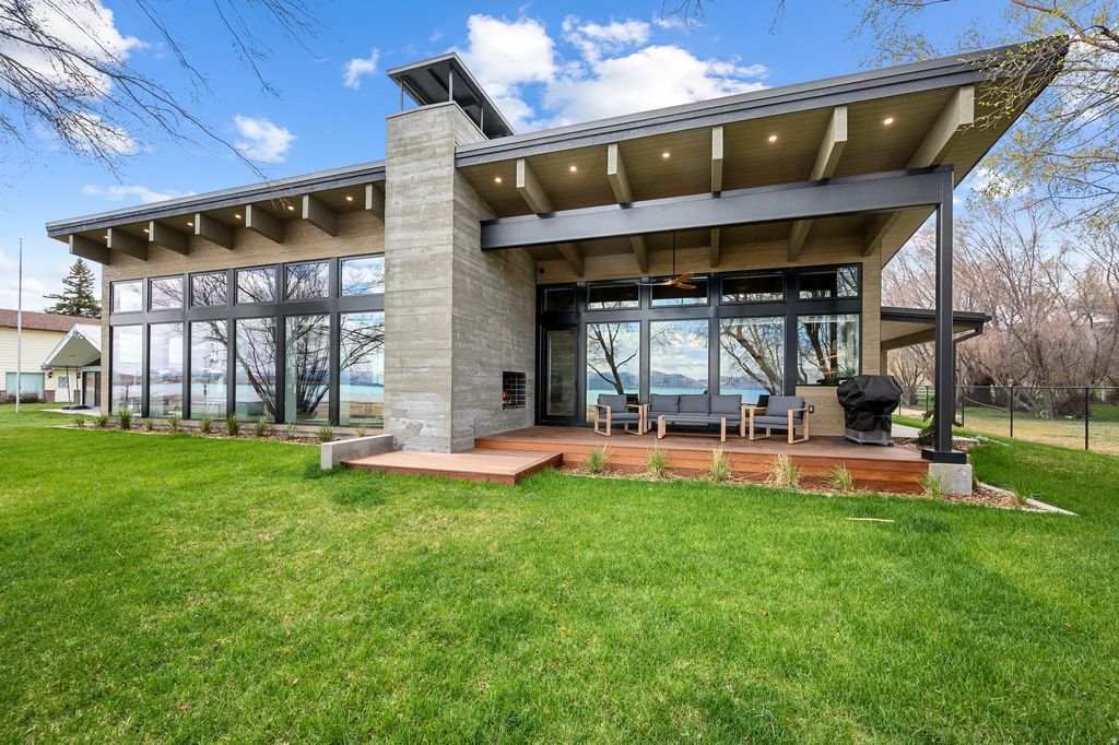 1056 S Bear Lake Blvd, Garden City