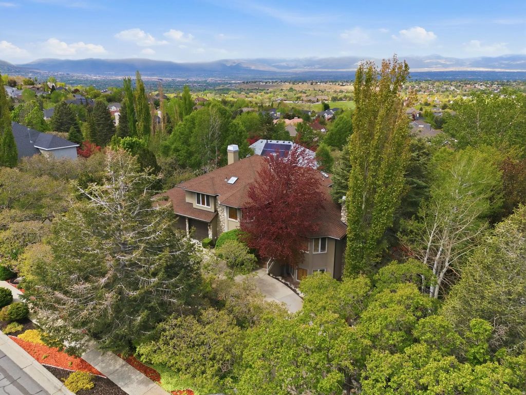 11802 S Hidden Brook Blvd, Sandy
