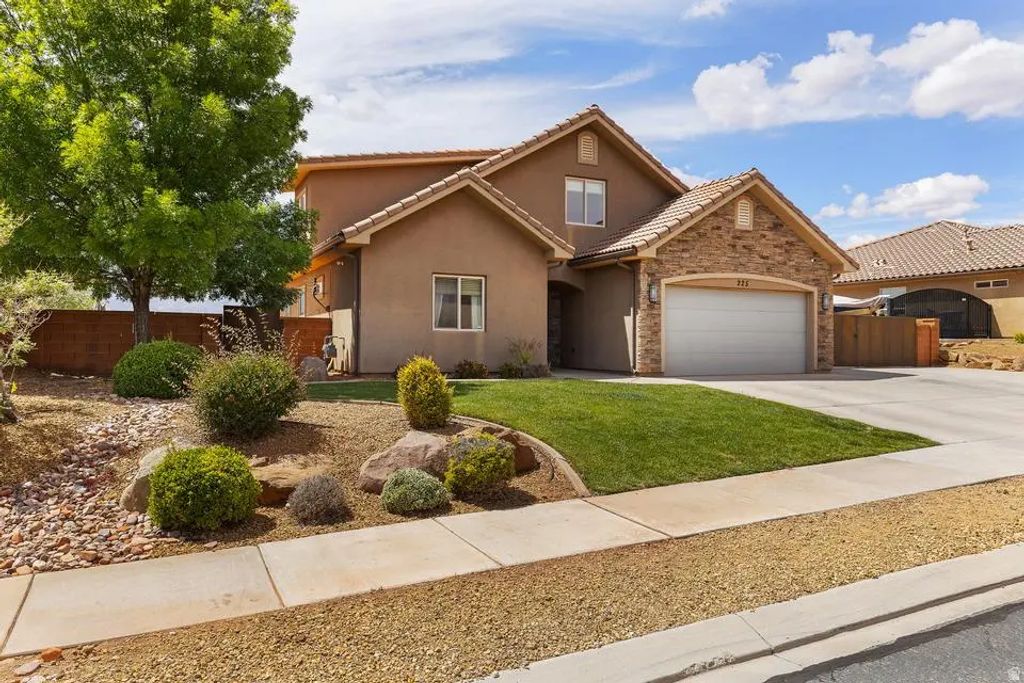225 N Falcon Ct, Ivins