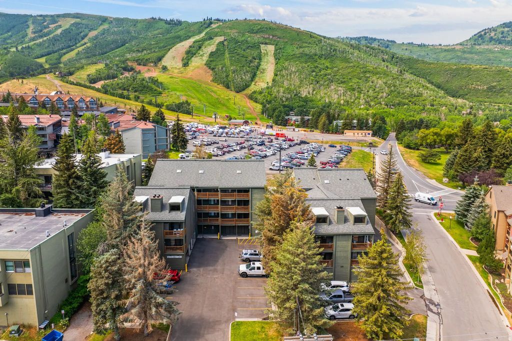 1487 Woodside Ave B105, Park City