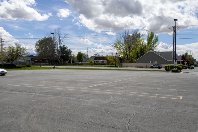 1040 W 300 N, Clearfield