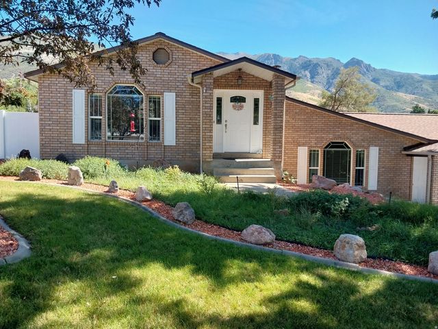 2564 N 2600 E, Layton