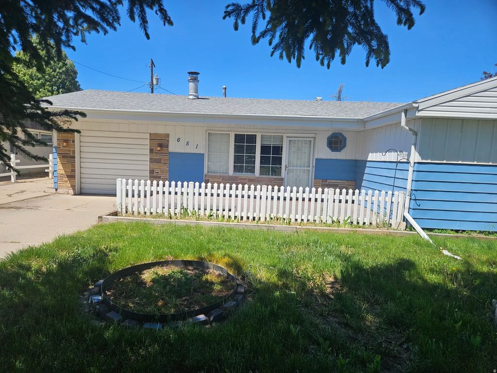 651 Sherwood Dr, Layton