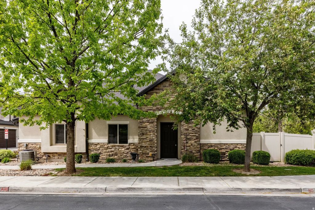 1844 W 2300 S, Woods Cross