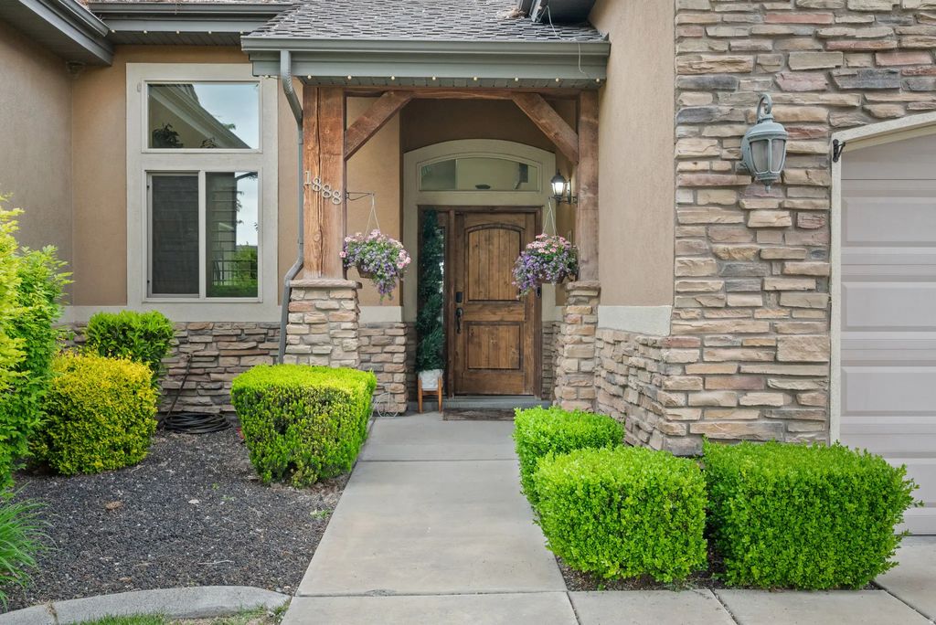 1888 W Golden Pond Way, Orem