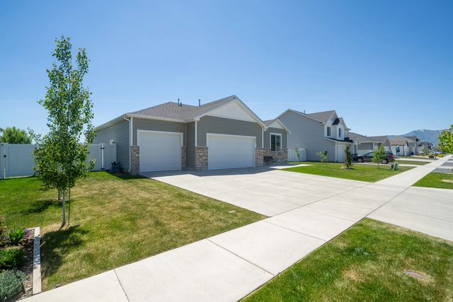 592 E 600 S, Hyrum
