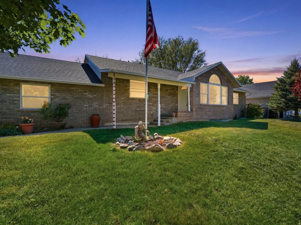 1969 E Cedar Bench, South Weber