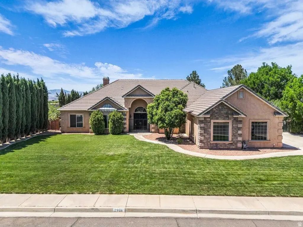 2976 S Camino Real, Washington
