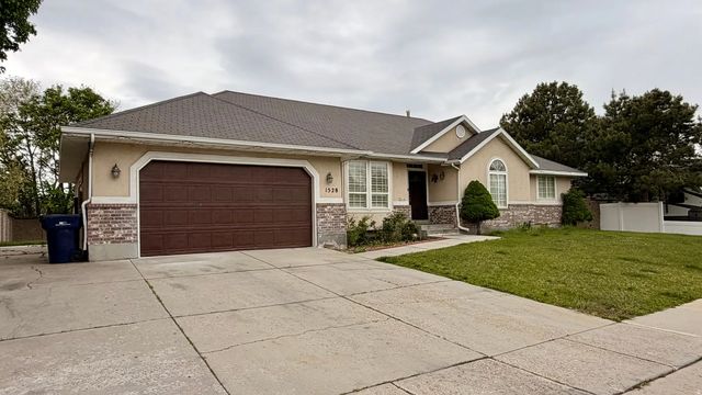 1528 E Buttercup Dr, Sandy