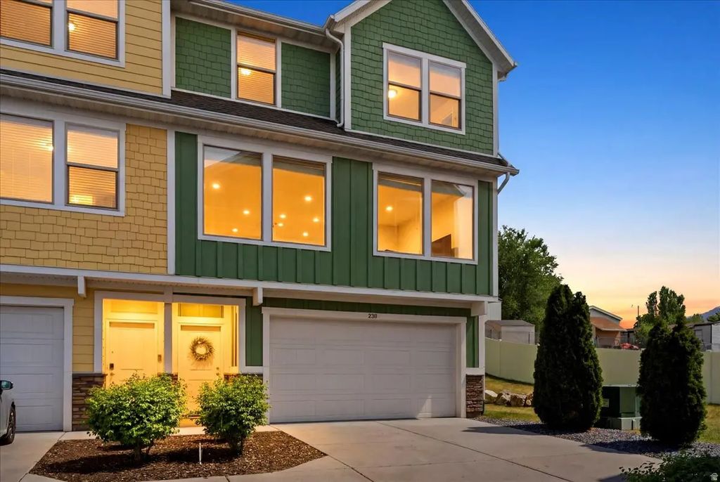 370 W Knights Ln, Layton