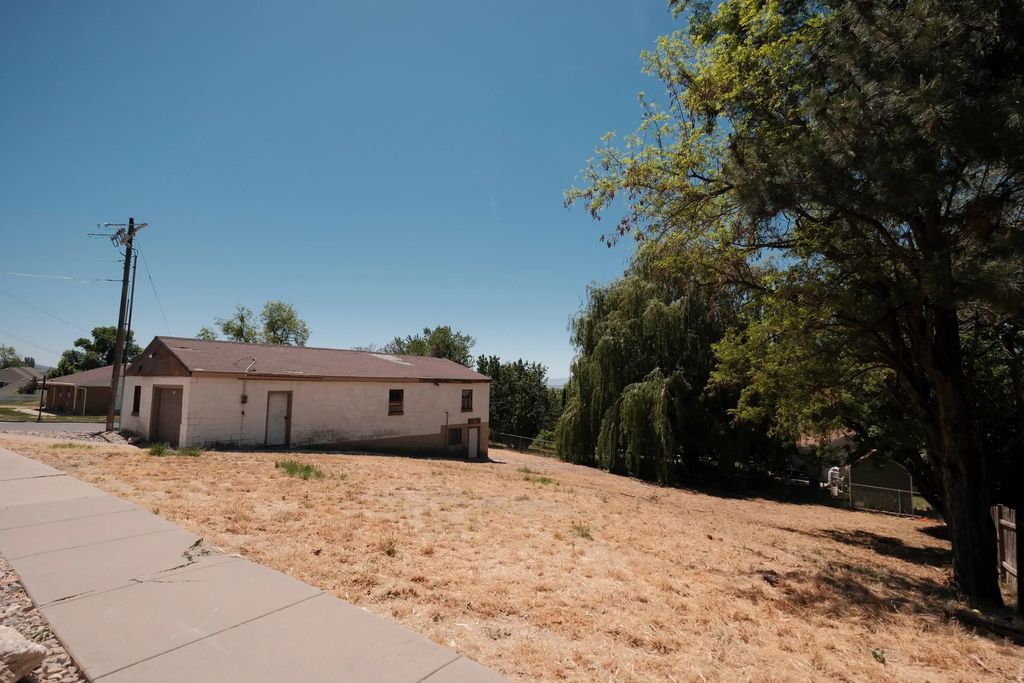161 E Kambouris Ln 2, Farmington