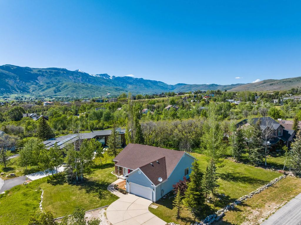 4838 E Fairway Cir, Eden