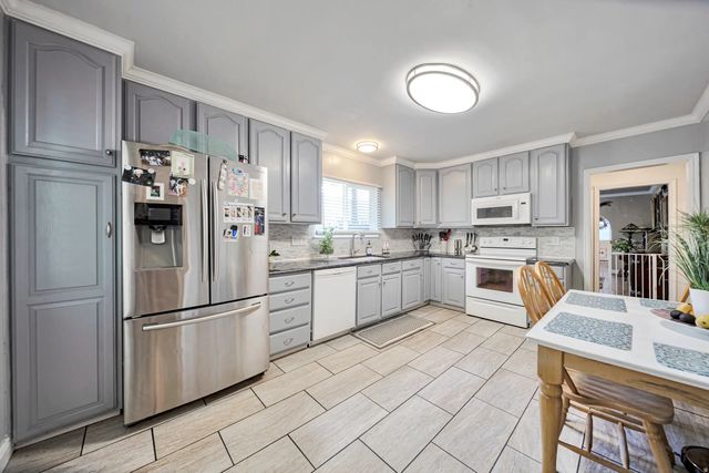 5946 S Highland Dr E, Holladay