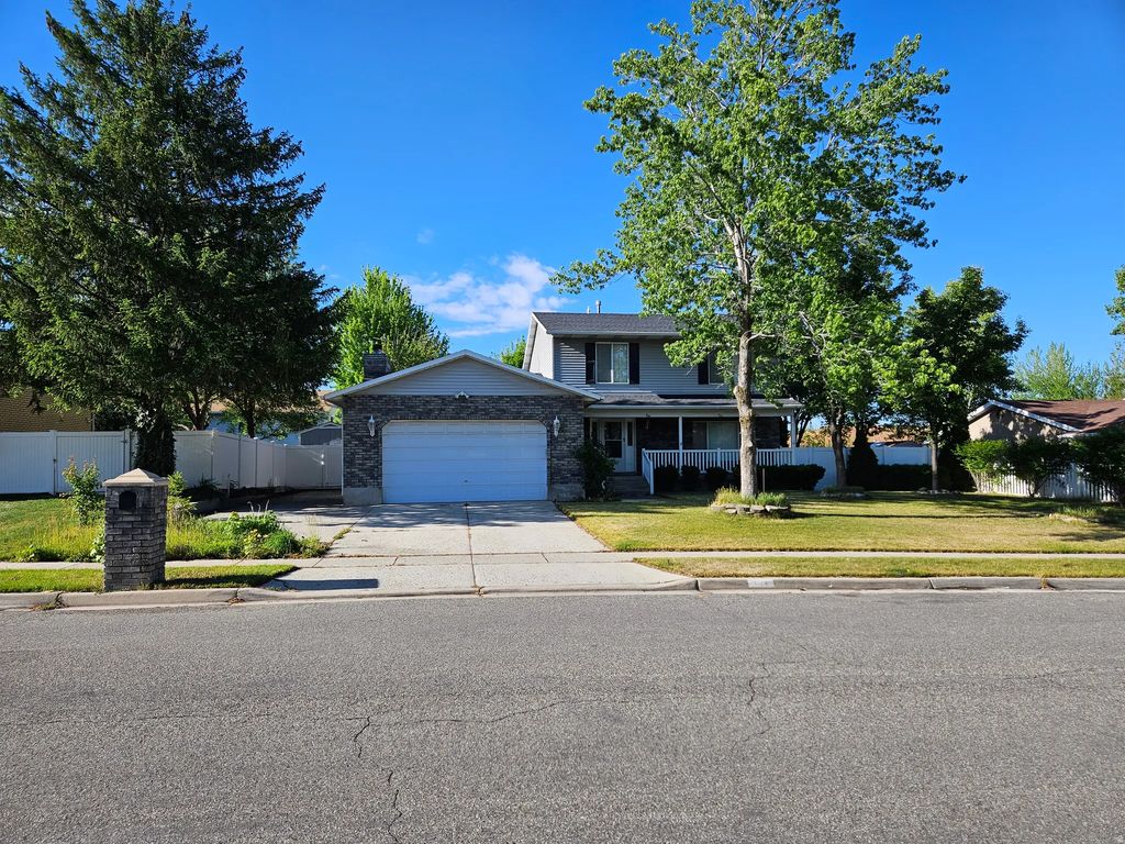 1224 E Earl Way, Sandy