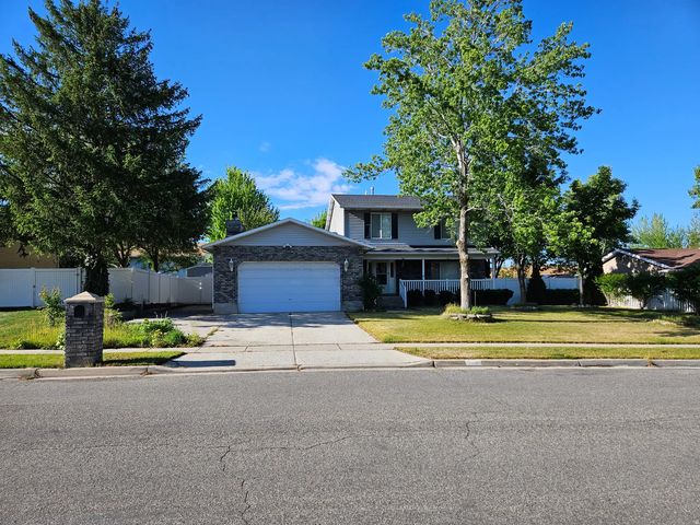 1224 E Earl Way, Sandy