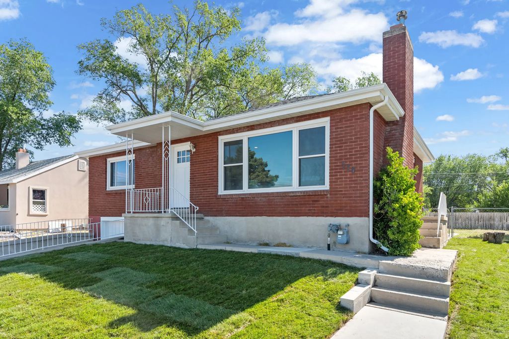 770 N Center St, Lehi