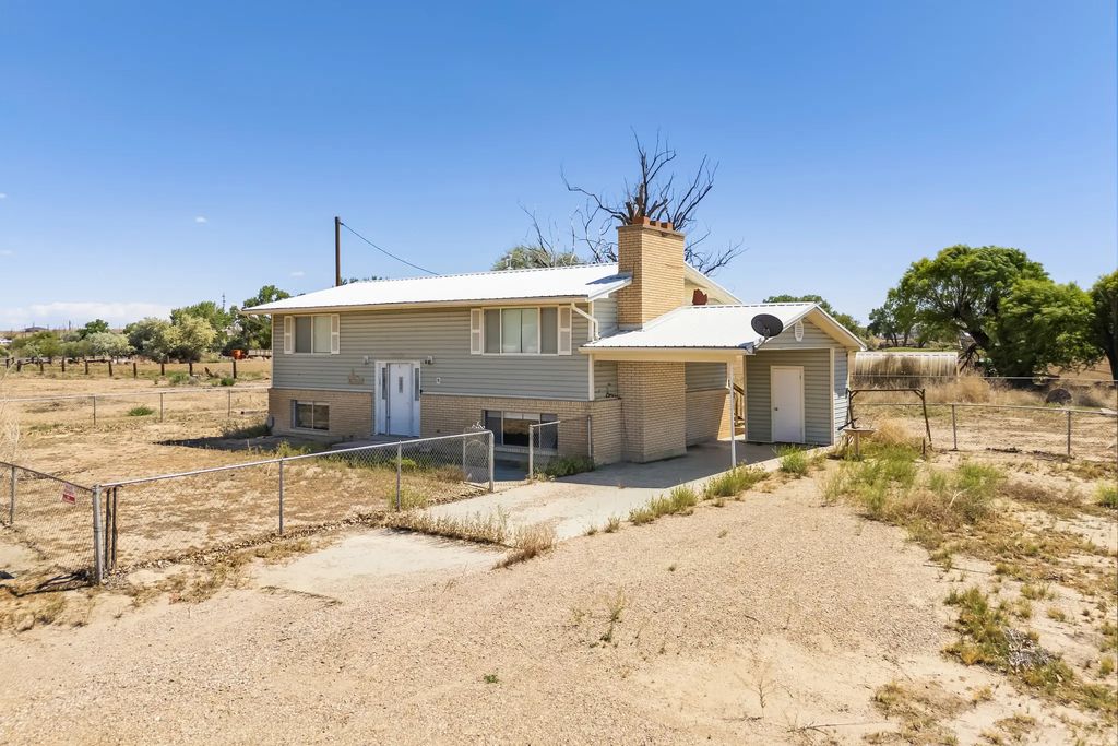 1290 E Main St, Green River