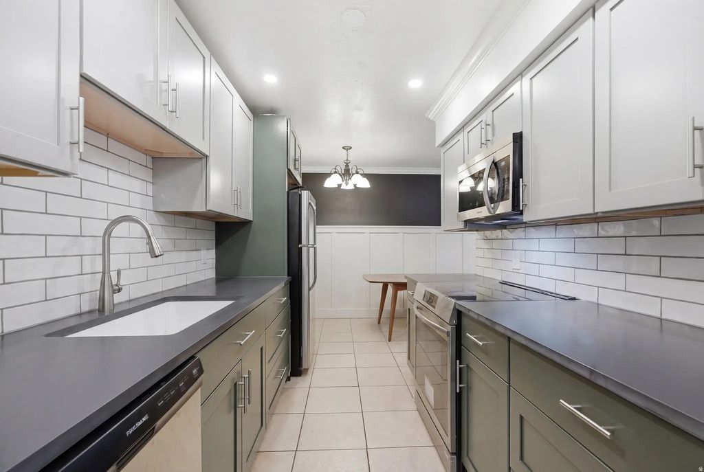 66 W Lester Ave Ave S K27, Murray