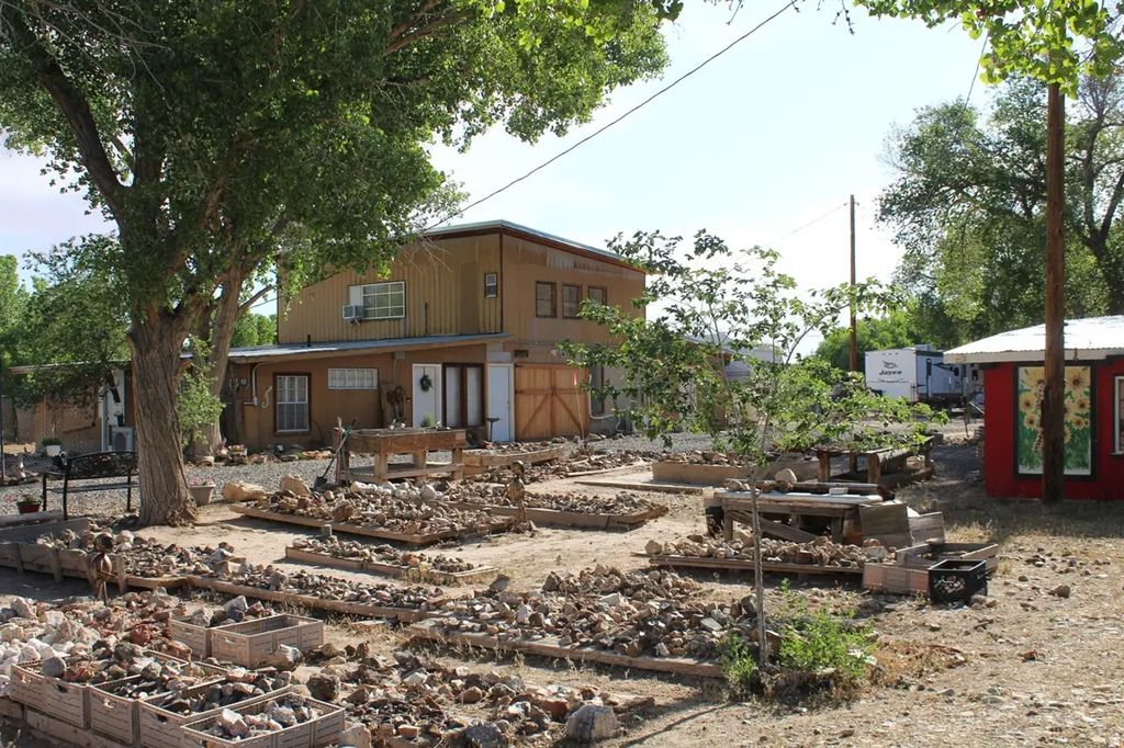 200 W & 230 W 100 N, Hanksville