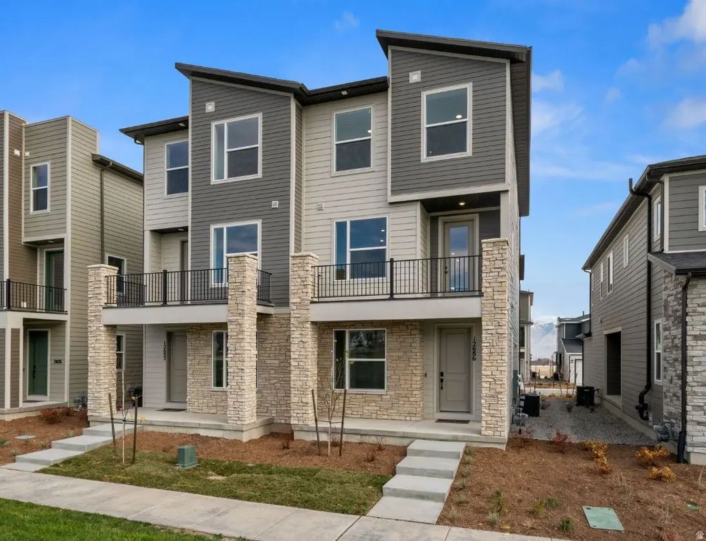 12686 S S Lincoln Peak Ln 114, Herriman