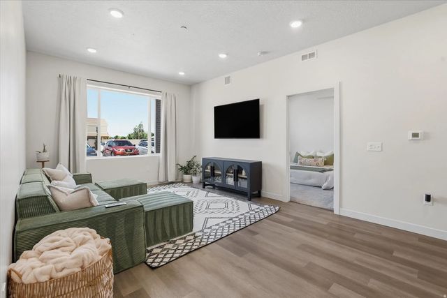 155 E 900 S 102, Ogden