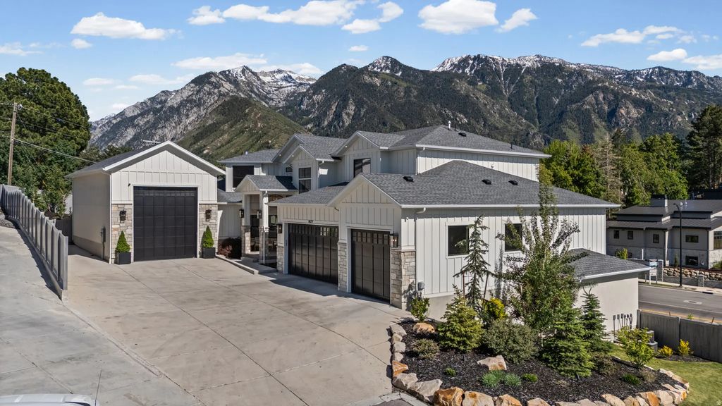 9577 S Hidden Pine Ln, Sandy