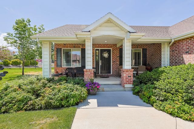 31 Village Square Rd, Centerville