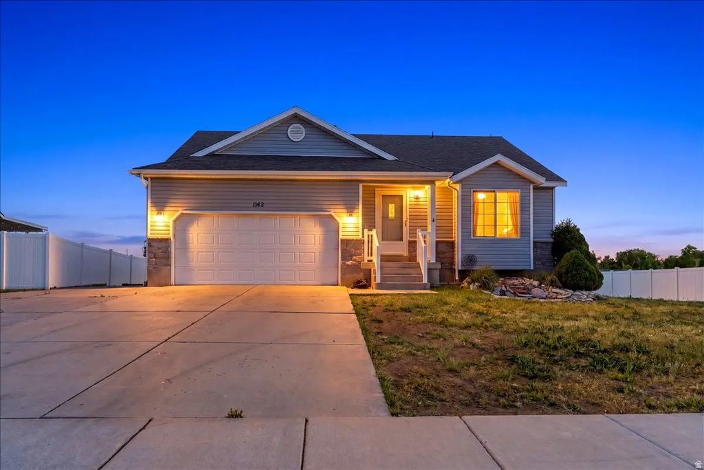 1142 E 1350 S, Clearfield