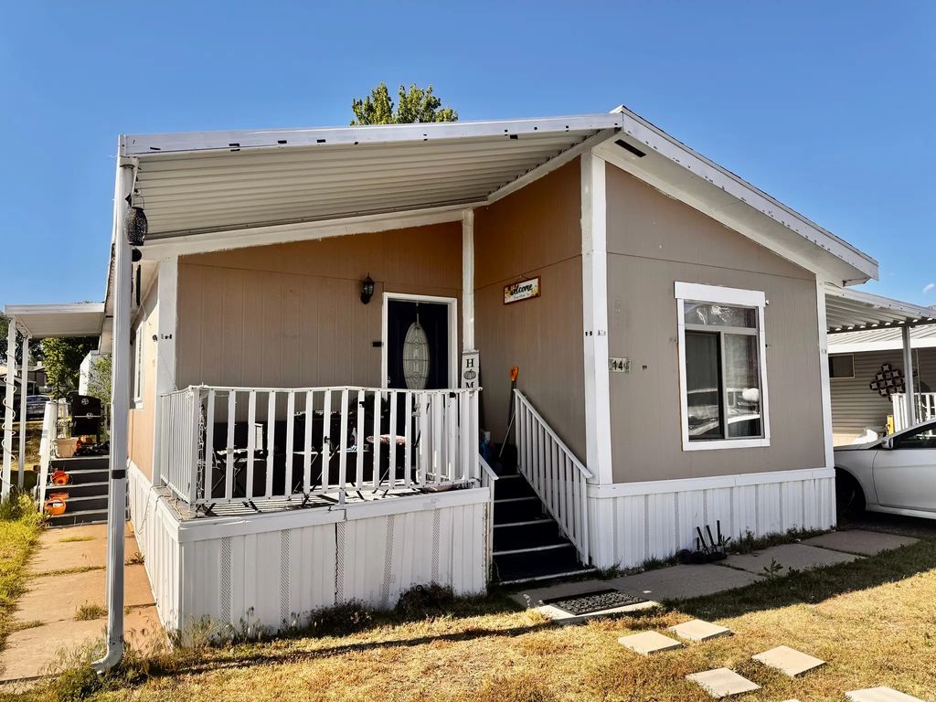 14 Lakeview Dr, Layton