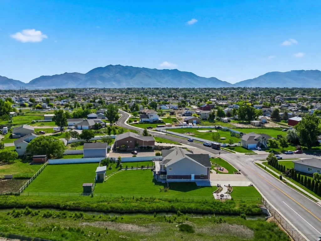 3888 W 4350 S, West Haven