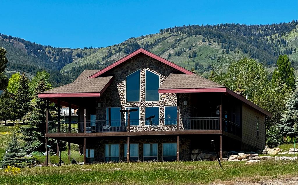 7 Lake Circle Dr, Fish Haven