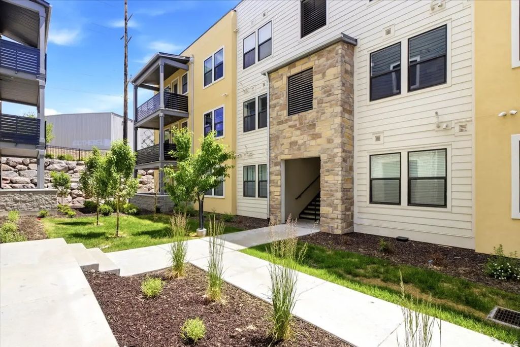 8345 S Iris Lumi Ln W 201, Midvale