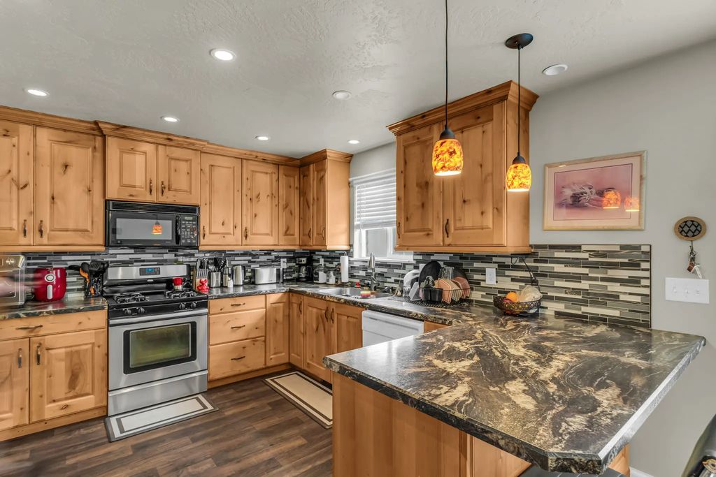 104 S Santa Rita Pl, West Jordan
