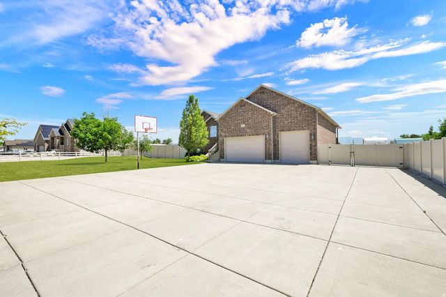 5660 S 6800 W, Hooper