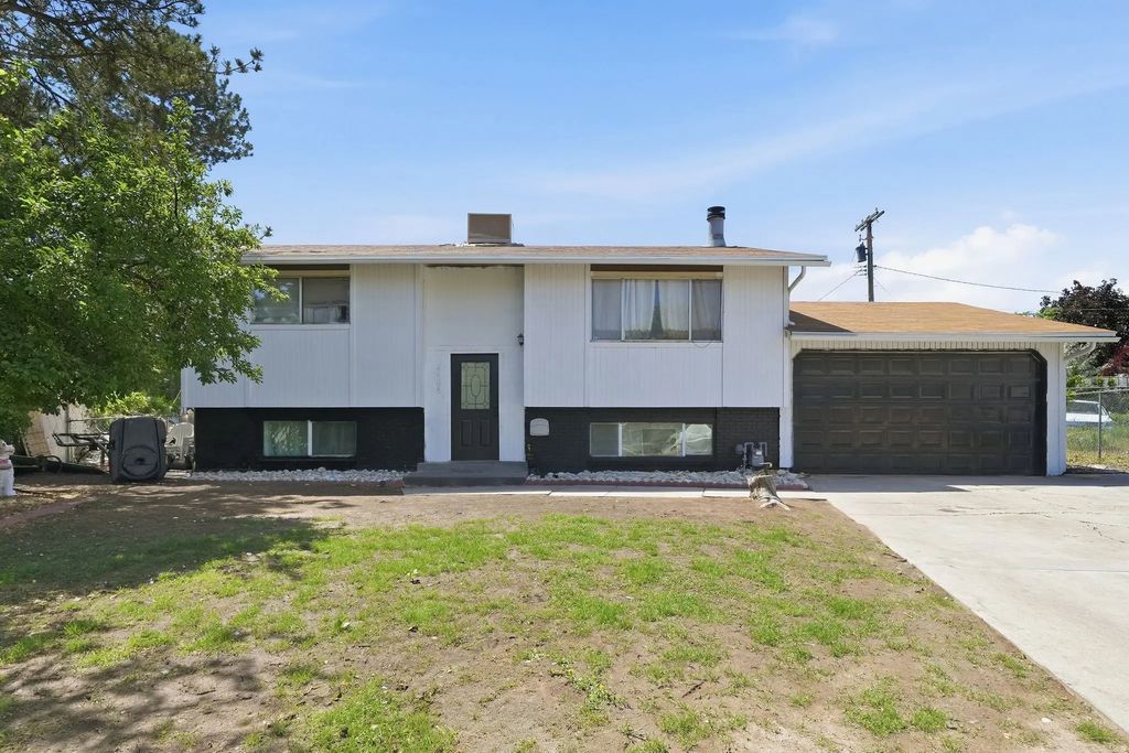 4468 S Red Blossom Cir, West Valley City