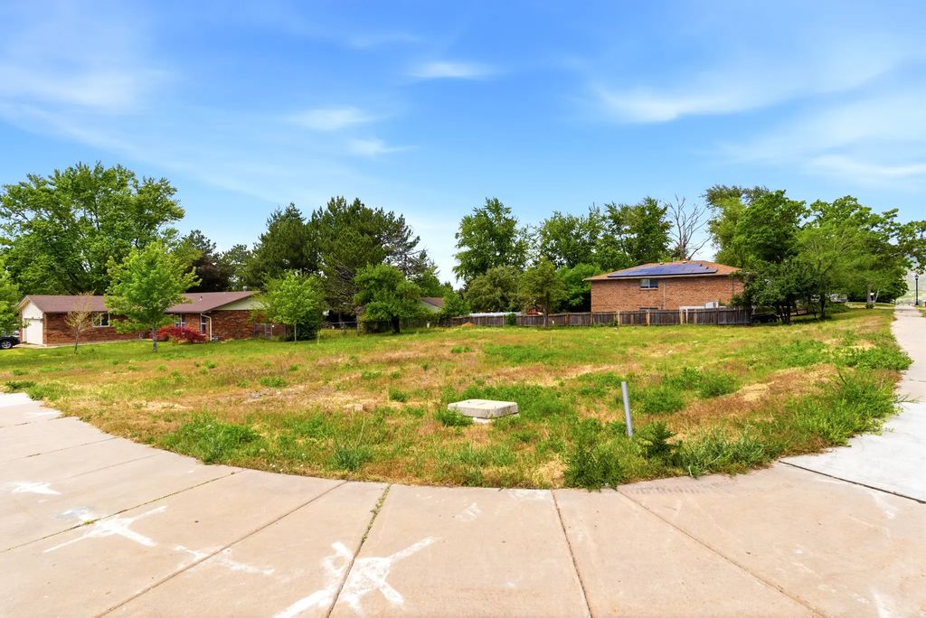 2883 E Sunset Dr, Layton