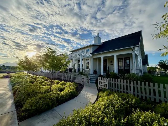 10907 S Lake Island Dr, South Jordan
