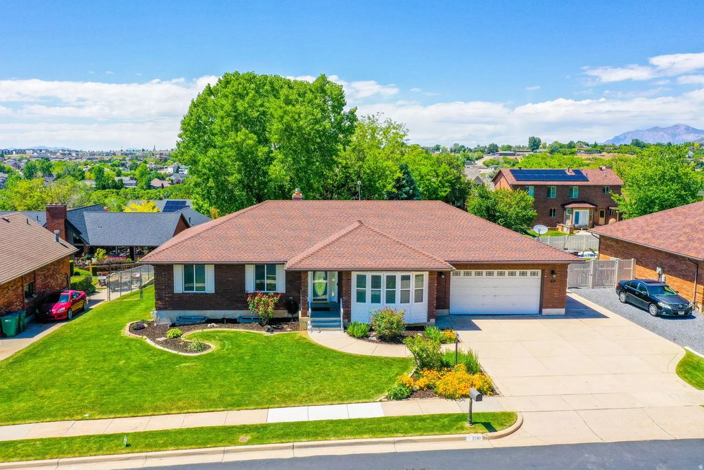 2561 E 2700 N, Layton
